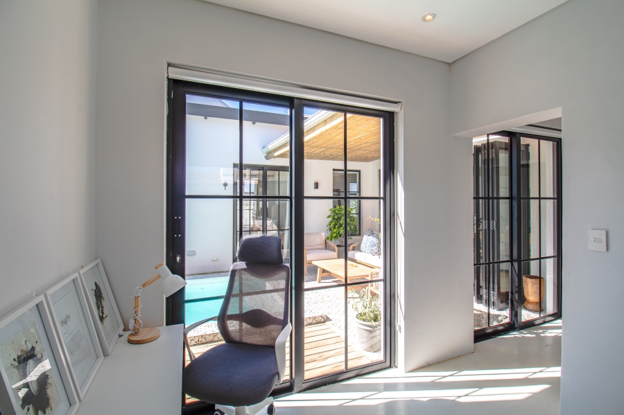 3 Bedroom Property for Sale in Bowtie Western Cape